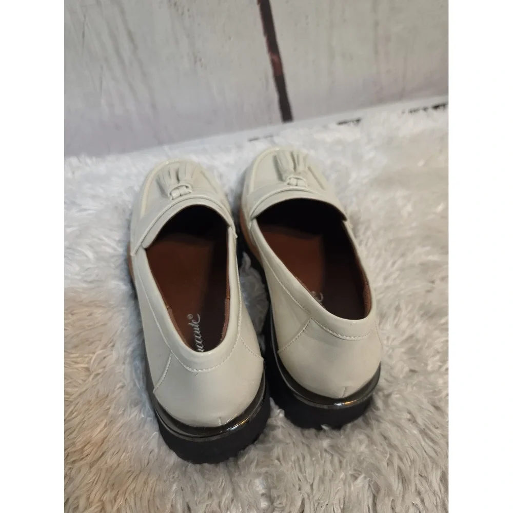 Muccute Womens Cream Patent Tassel Platform Lug Sole Loafers Size 7 N18-101